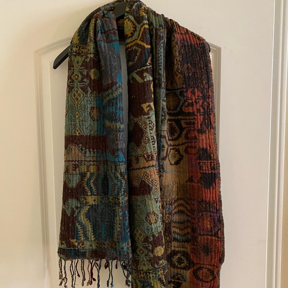 Aritzia Wilfred Wool Blend Scarf / Shawl